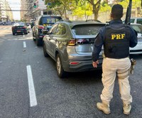Dois veículos roubados são recuperados em menos de 2 horas no Rio de Janeiro