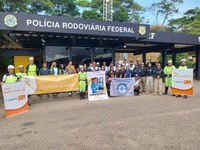 Maio Amarelo: PRF sensibiliza diversos condutores de caminhão em ação educativa