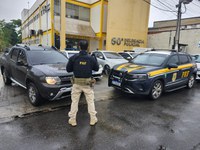 PRF recupera automóvel roubado em Duque de Caxias