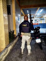 PRF recupera moto roubada que circulava com placa clonada na Zona Norte do Rio de Janeiro