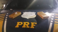 PRF flagra jovem transportando 2 quilos de pasta base de cocaína na Serra das Araras