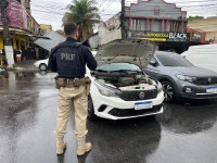 Em Duque de Caxias, veículo adulterado é recuperado