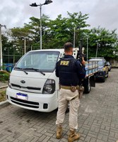 Homem é flagrado com veículo roubado no Rio de Janeiro