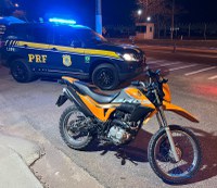 PRF apreende motocicleta adulterada na BR-101, em Campos dos Goytacazes