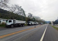 PRF flagra mais de 40 toneladas de excesso de peso em veículos de carga na Rodovia Rio-Santos