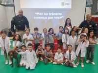 PRF promove ações educativas de trânsito em colégio no Rio de Janeiro