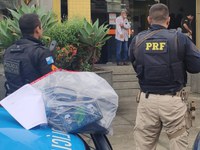 PRF e PM prendem homem com 12kg de cocaína em Mangaratiba