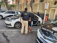 PRF em ação conjunta com a Delegacia de Repressão às Drogas da Polícia Federal no Rio de Janeiro realizam a prisão de chefe de uma facção criminosa em Niterói