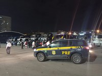 PRF e outros órgãos de segurança realizam operação para escolta de 10 ônibus com torcedores do Flamengo