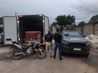 PRF e Polícia Civil recuperam carga e veículos roubados em Duque de Caxias