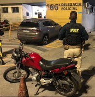 Moto roubada sem placa é recuperada pela PRF em Angra dos Reis