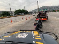 PRF realiza fiscalização de motocicletas na Ponte Rio-Niterói