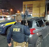 Homem é preso com carro roubado em Duque de Caxias/RJ