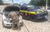 PRF recupera veículo roubado em São Rafael/RN