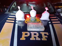 PRF prende traficante e apreende 4kg de drogas em Macaíba/RN