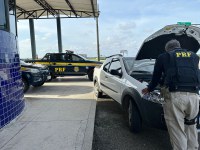PRF recupera duas caminhonetes roubadas que ostentavam placas falsas no Rio Grande do Norte