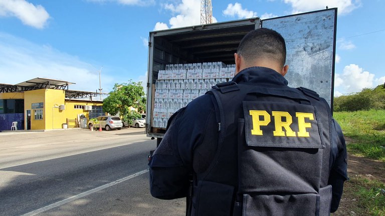 PRF apreende bebidas alcoólicas sem nota fiscal em São José de Mipibu/RN