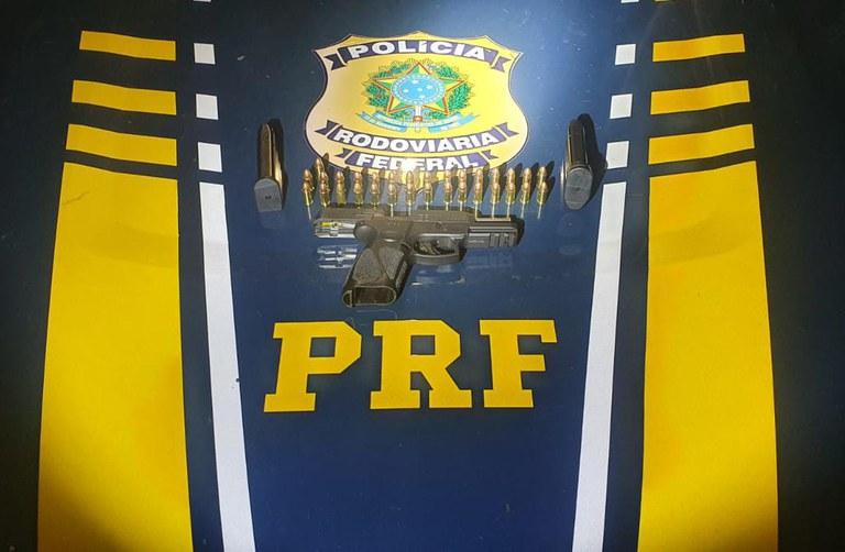 PRF prende homem por porte ilegal de arma de fogo em Mossoró/RN