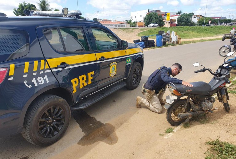 PRF prende dois homens por adulteração veicular em Santa Cruz/RN