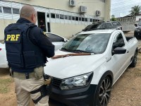 PRF recupera veículo roubado e prende casal com arma de fogo em São José de Mipibu/RN