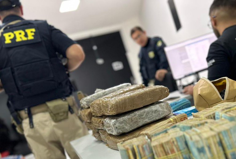 PRF prende casal por tráfico de drogas em Macaíba/RN