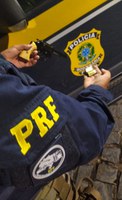 PRF prende homem armado com revólver e faca em Santa Cruz/RN