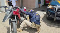 Golpe de vista: PRF identifica moto adulterada durante abastecimento em Lajes(RN)