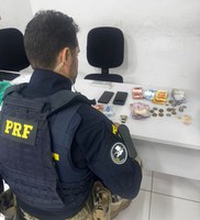 PRF prende dois homens por tráfico de drogas e receptação, e recupera um veículo em Parnamirim/RN