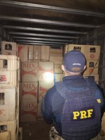 PRF apreende 145 mil maços de cigarro contrabandeado em Assú/RN