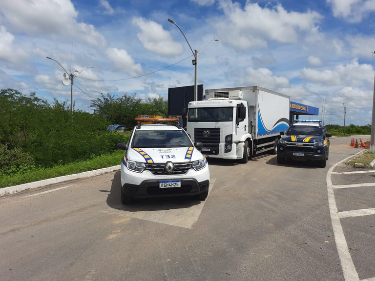 PRF apreende mais de 16 toneladas de pescado em operação integrada com a SET/RN em Mossoró/RN