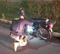 PRF recupera ciclomotor e prende homem em Parnamirim/RN