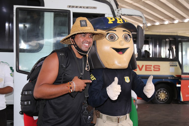 PRF realiza ação educativa no terminal rodoviário de Natal/RN