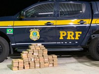 PRF apreende mais de 80kg de pasta base de cocaína e prende homem de 31 anos em Santa Maria/RN