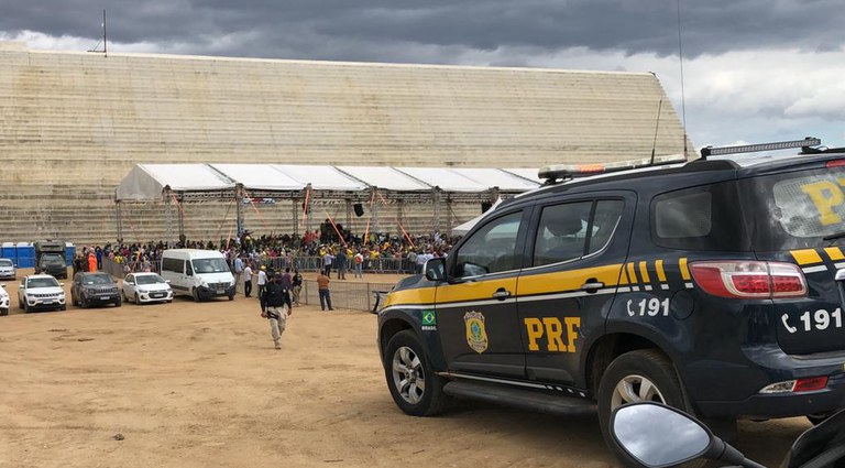 PRF realiza escolta presidencial durante visita à barragem de Oiticica, em Jurucutu, e ao município de Pau dos Ferros (RN)