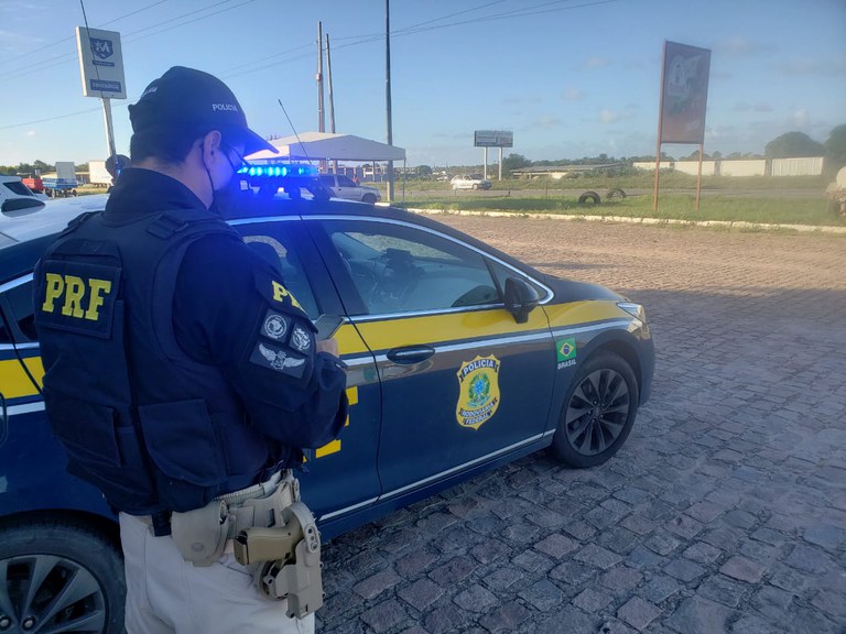 PRF recupera em São Gonçalo do Amarante/RN veículo roubado