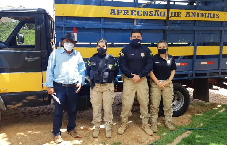 PRF realiza em Mossoró doação de veículo de manejo de animais para a Associação de Proteção de Apodi/RN