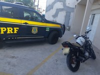 PRF recupera em São Gonçalo do Amarante/RN motocicleta roubada e prende homem por receptação