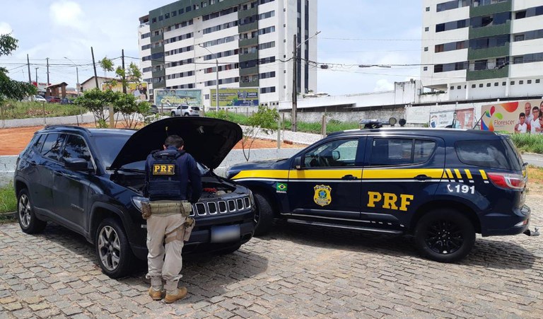 PRF prende homem em Parnamirim/RN e recupera veículo roubado