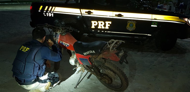 PRF recupera em Bom Jesus/RN motocicleta roubada há mais de quatro anos