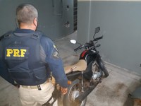 PRF apreende motocicleta com sinais de adulteração em São Miguel do Gostoso/RN