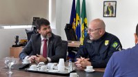 PRF recebe reunião do COSPEM e realiza entrega simbólica de armamentos à Polícia Penal do RN