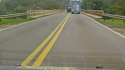 PRF do Ceará orienta condutores sobre os perigos de um 'caminhão