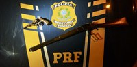 PRF flagra homem portando duas armas de fogo escondidas em uma capa de violão em Bagé