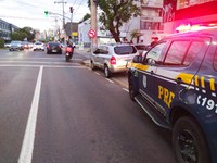 PRF prende criminoso com carro furtado em Novo Hamburgo/RS após tentativa de fuga