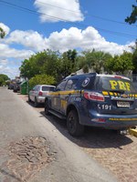 PRF recupera carro furtado e prende homem em Bagé/RS