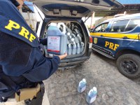 PRF apreende veículo carregado com meia tonelada de agrotóxicos estrangeiros em Caçapava do Sul