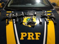 PRF prende advogado transportando 6 pistolas escondidas num veículo em Montenegro/RS