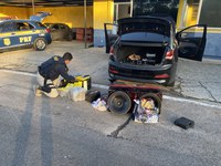 PRF prende casal transportando maconha e Skunk em Pelotas