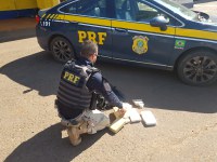 Passageira de ônibus é presa pela PRF trazendo drogas na bagagem