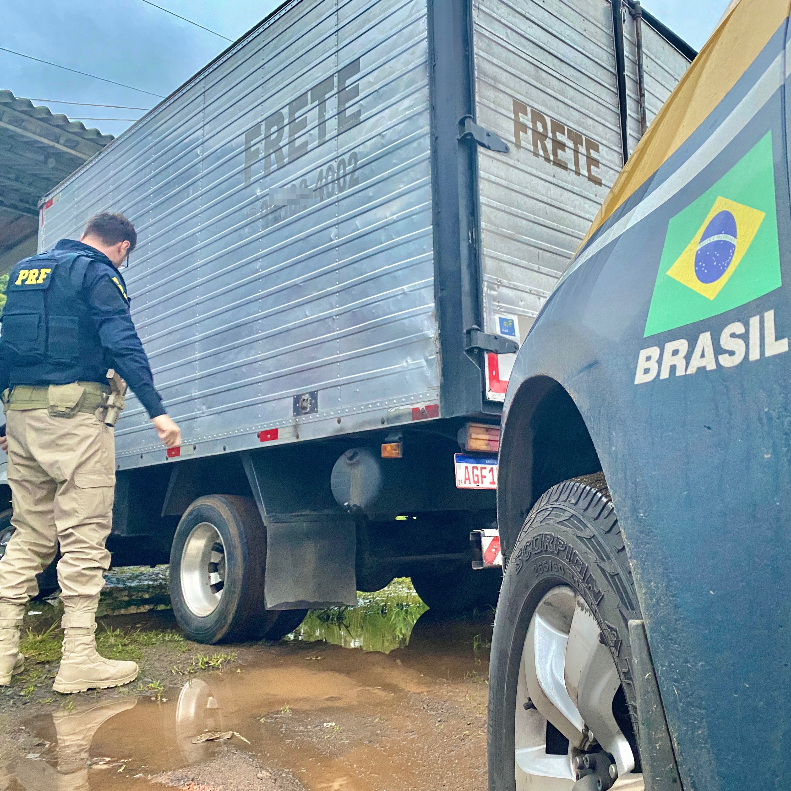 PRF do Ceará orienta condutores sobre os perigos de um 'caminhão